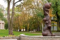 Skulptur Anima Urbana platziert in einem Park in Leipzig